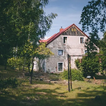 Zabytkowy Dom Czerwony Dworek 8 *