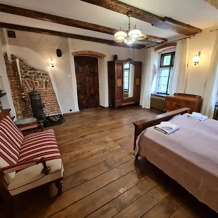 Zabytkowy Dom Czerwony Dworek 8