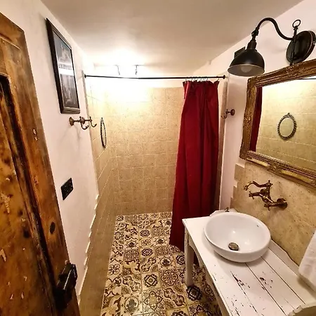 Zabytkowy Dom Czerwony Dworek 8 *