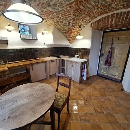 Gospodarstwo agroturystyczne Zabytkowy Dom Czerwony Dworek 8 *