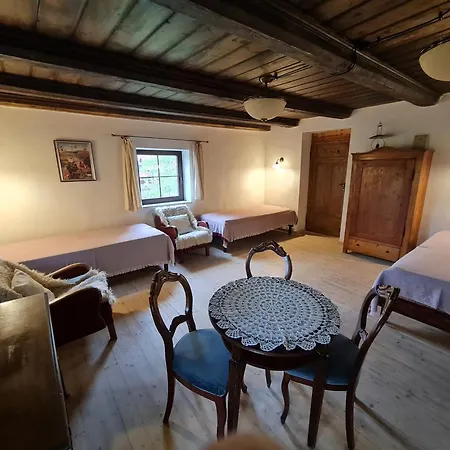 Zabytkowy Dom Czerwony Dworek 8 Gospodarstwo agroturystyczne *