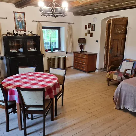 Zabytkowy Dom Czerwony Dworek 8 Gospodarstwo agroturystyczne *