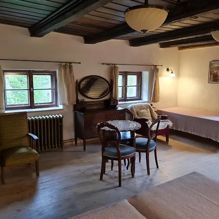 Gospodarstwo agroturystyczne Zabytkowy Dom Czerwony Dworek 8 Mysłakowice