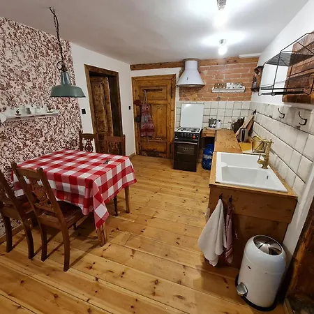 Zabytkowy Dom Czerwony Dworek 8 Gospodarstwo agroturystyczne *