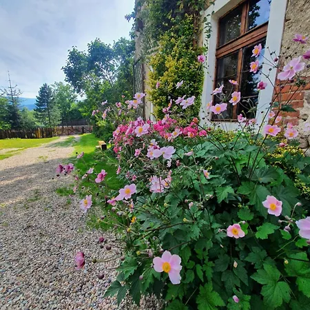 Zabytkowy Dom Czerwony Dworek 8 *