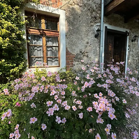 Zabytkowy Dom Czerwony Dworek 8 Gospodarstwo agroturystyczne *