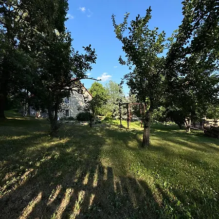 Zabytkowy Dom Czerwony Dworek 8 *