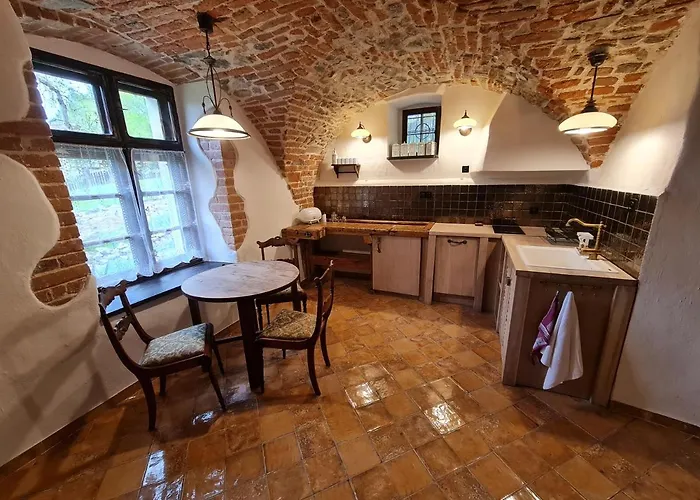 Zabytkowy Dom Czerwony Dworek 8